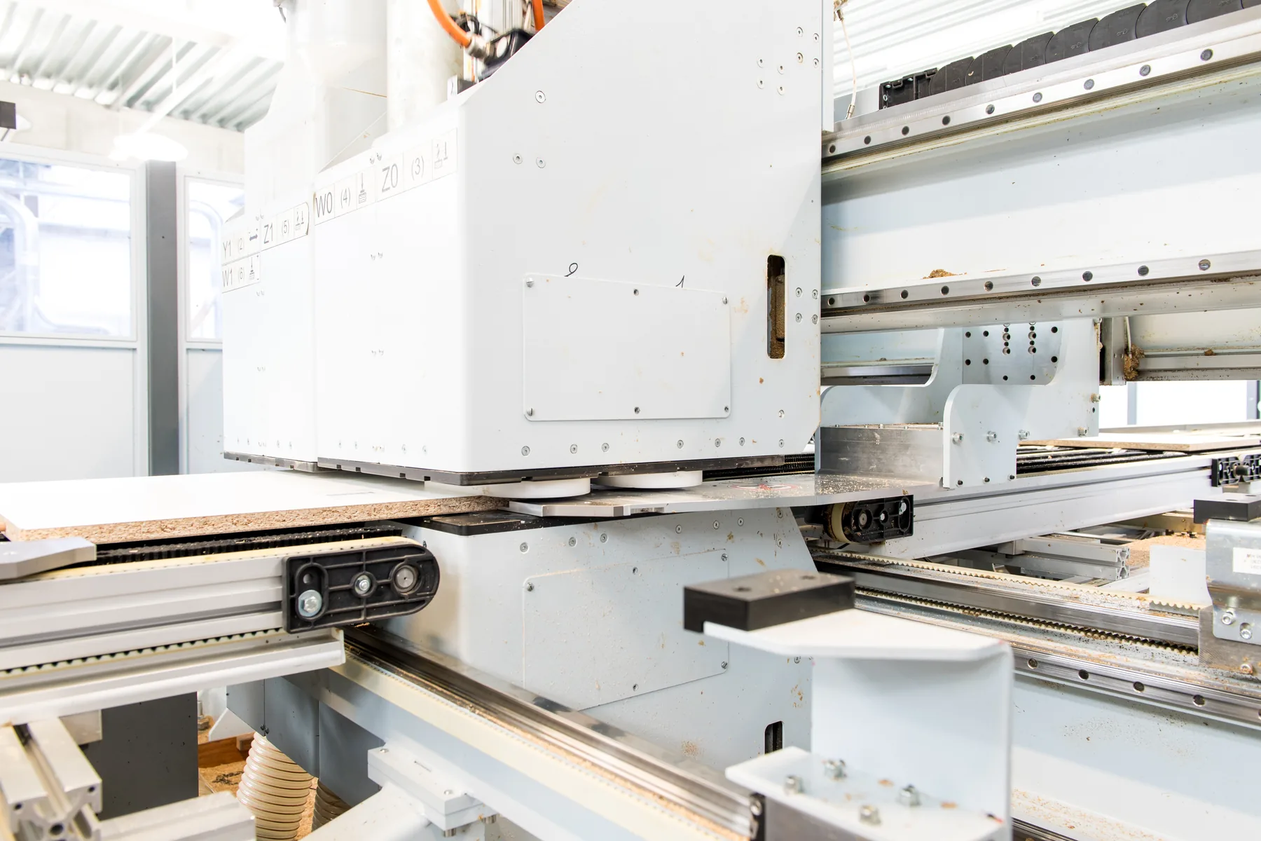 CNC-Bearbeitungszentrum mit einem Plattenteil
